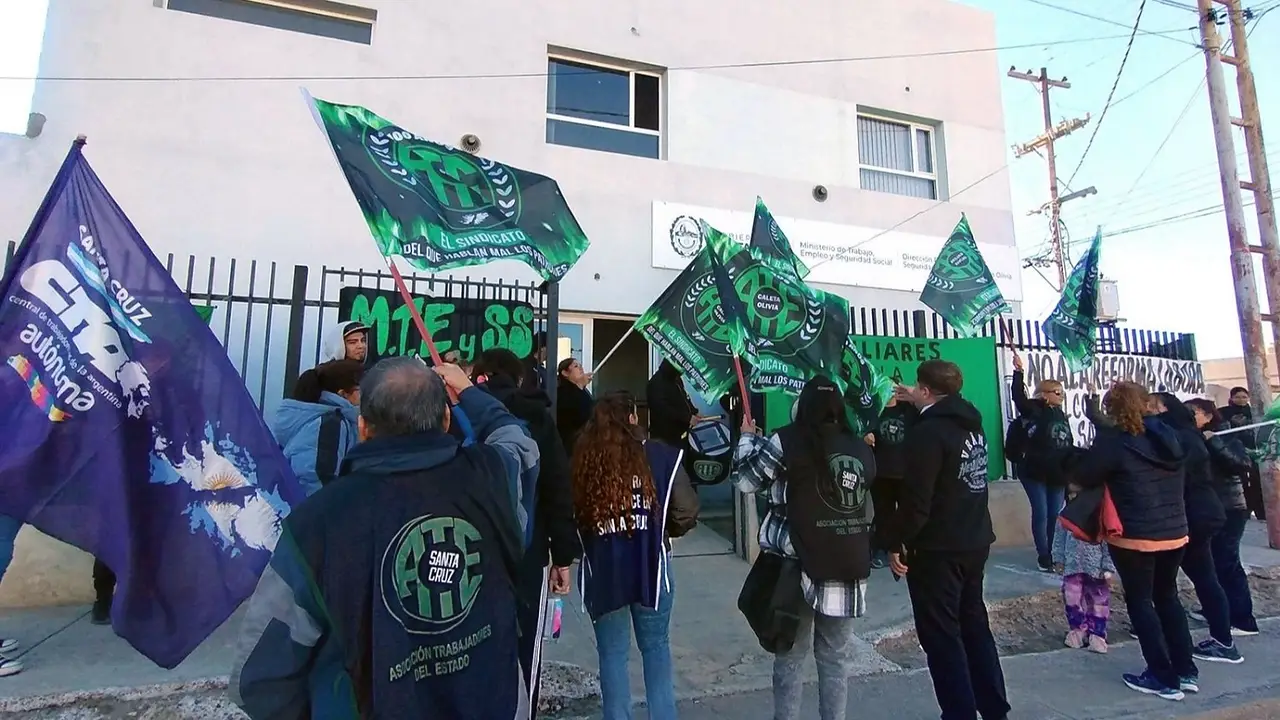 Caleta Olivia: el paro de ATE superó el 90% de acatamiento y las protestas contra el ajuste de Vidal no cesan