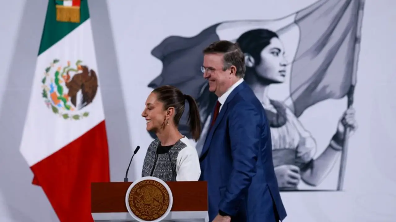 México investiga a secretario Economía por estancia de hijo en sede diplomática cuando era canciller