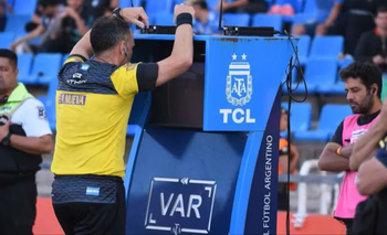 En el fútbol argentino, más de la mitad de los penales son cobrados por el VAR | Fútbol argentino
