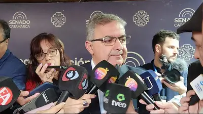 El gobernador Raúl Jalil excluye del bono extraordinario a la Policía y crece la tensión en Catamarca El gobernador Raúl Jalil excluye del bono extraordinario a la Policía y crece la tensión en Catamarca