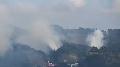 Bomberos del norte de Japón luchan por controlar incendios mientras se evacúa a más de 3.000 personas Bomberos del norte de Japón luchan por controlar incendios mientras se evacúa a más de 3.000 personas