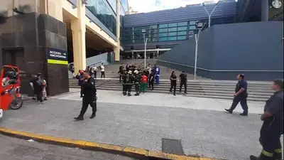 Incendio en el Shopping Abasto: un quemado, un intoxicado y seis afectados por el humo Incendio en el Shopping Abasto: un quemado, un intoxicado y seis afectados por el humo