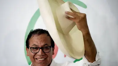 Izquierdista Sánchez busca "frente político" para posible balotaje presidencial en Perú contra Fujimori Izquierdista Sánchez busca "frente político" para posible balotaje presidencial en Perú contra Fujimori