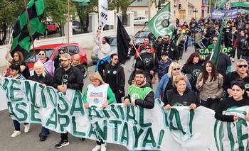 Política salarial de Vidal: municipales cuestionan los aumentos por decreto en Santa Cruz | El conflicto social