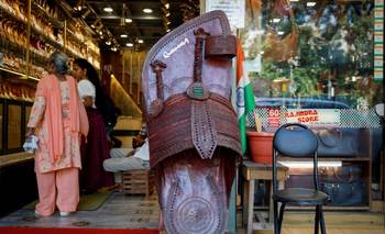 Prada busca limar asperezas con sus sandalias "Made in India" | Prada