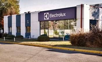Empeora la crisis en Electrolux: dejará de fabricar heladeras en Rosario | Electrodomésticos
