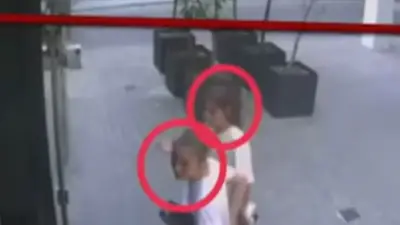 Tati Lecrercq estuvo en la escena del crimen del anestesiólogo con una joven rubia: las fotos que analiza la Justicia Tati Lecrercq estuvo en la escena del crimen del anestesiólogo con una joven rubia: las fotos que analiza la Justicia