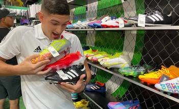Descuentos y 2x1 en botines de fútbol en un outlet de Buenos Aires | Descuentos