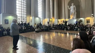Clase pública en la UBA contra el ajuste: el periodista Darío Villarruel defendió la Ley de Financiamiento Universitario Clase pública en la UBA contra el ajuste: el periodista Darío Villarruel defendió la Ley de Financiamiento Universitario
