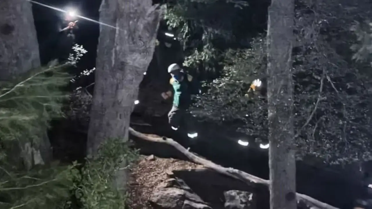 Una familia rusa hacía trekking en Bariloche y se les cayó el bebé: los investigan por presunta "negligencia"