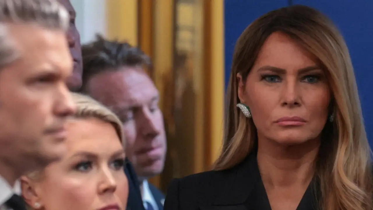 El presentador Kimmel afirma que su broma sobre Melania se malinterpretó y Trump pide su despido