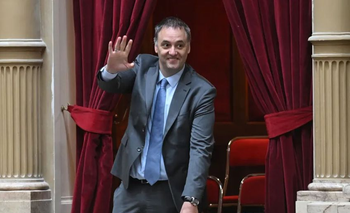 Adorni llega al Congreso acorralado por la denuncia por enriquecimiento ilícito | Seguimiento minuto a minuto