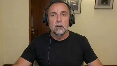 La pregunta que sorprendió a Roberto Navarro en su programa en El Destape: "¿Hay que estatizar ..." La pregunta que sorprendió a Roberto Navarro en su programa en El Destape: "¿Hay que estatizar ..."