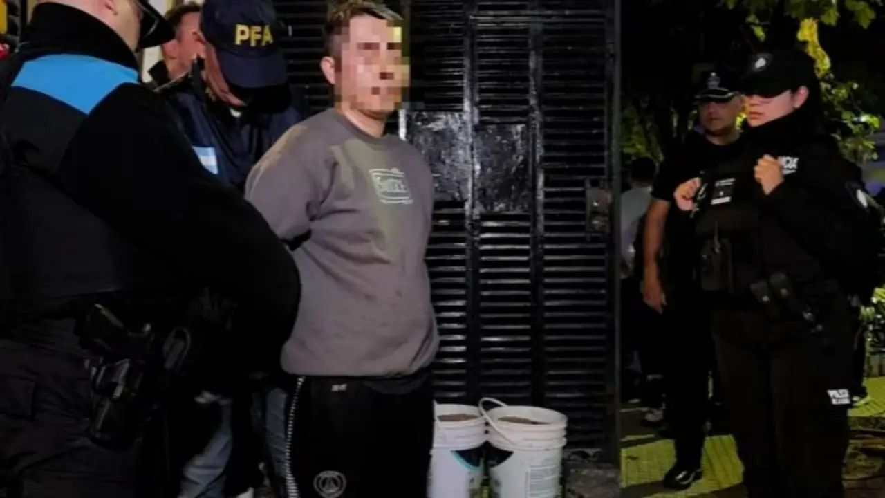 17 menores en un taller clandestino que hacía ropa: el rescate en una casa usurpada de Parque Chas