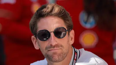Expiloto de F1 Grosjean genera críticas por respuesta "frívola" a choque con un pájaro Expiloto de F1 Grosjean genera críticas por respuesta "frívola" a choque con un pájaro