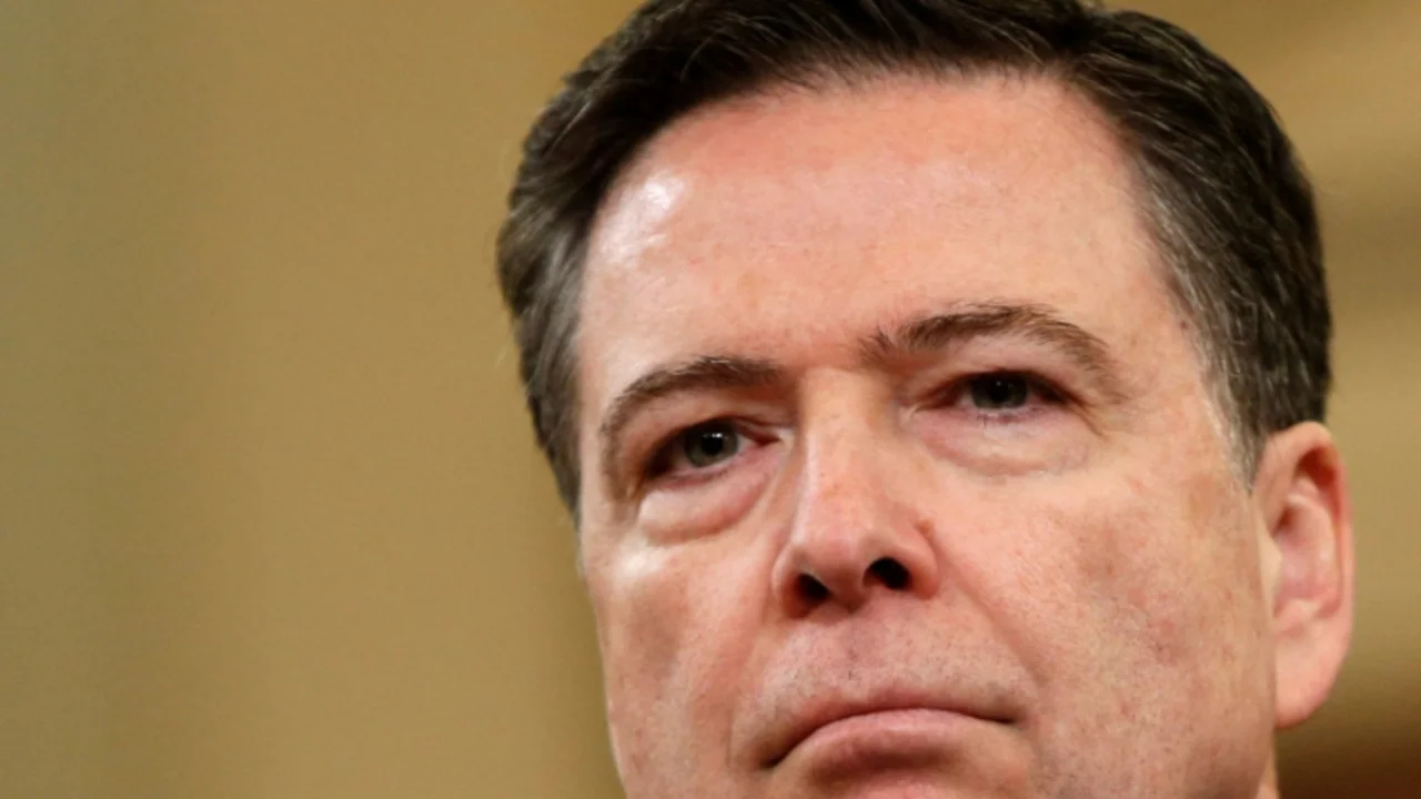 Exdirector del FBI Comey se entregaría a las autoridades de EEUU tras su imputación: fuente