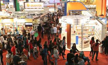Libros por menos de $10.000: el stand que es furor en la Feria del Libro por sus promocion | Feria del libro