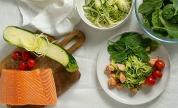 La dieta nórdica que ayuda a dormir mejor y vivir más años | Salud