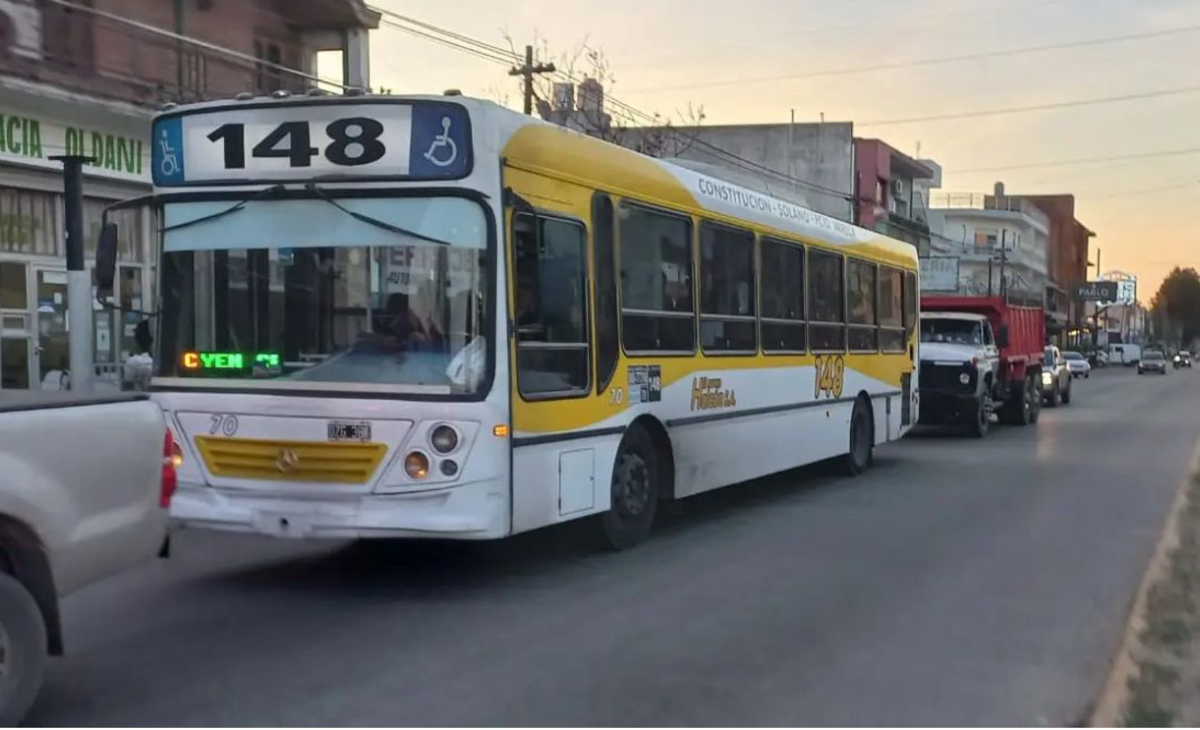 La línea 148 de colectivos vuelve a funcionar el 2 de mayo con un esquema reducido y 450 trabajadores recontratados — image 1