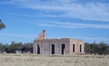 Queda en el sur de Buenos Aires y está abandonado desde 2022: la historia del pueblo fanta | Escapadas