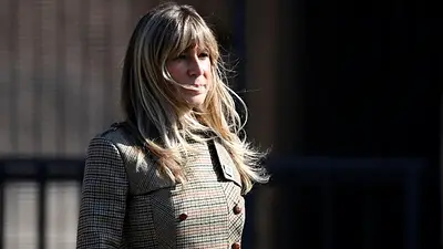 La esposa del presidente español denuncia por agresión a un "influencer" de extrema derecha La esposa del presidente español denuncia por agresión a un "influencer" de extrema derecha