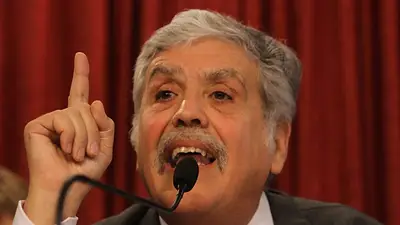 De Vido: "Es falso que el gas vaya a suplantar al carbón en la usina térmica de Río Turbio" De Vido: "Es falso que el gas vaya a suplantar al carbón en la usina térmica de Río Turbio"