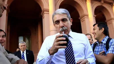 Se lanza el camporista Aníbal y el kirchnerismo pesca afuera de la pecera Se lanza el camporista Aníbal y el kirchnerismo pesca afuera de la pecera