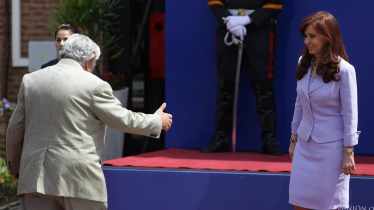 Mujica: "A otros presidentes varones no los trataron de forma tan dura como a Cristina"