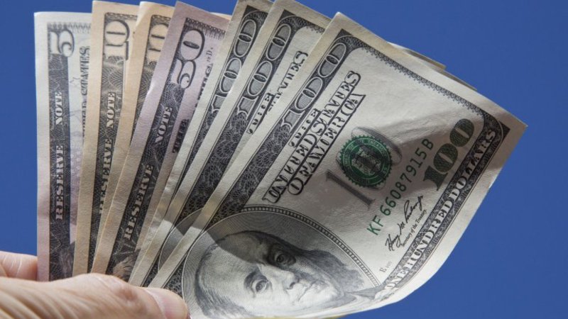 El blue cedió nueve centavos a $ 12,61
