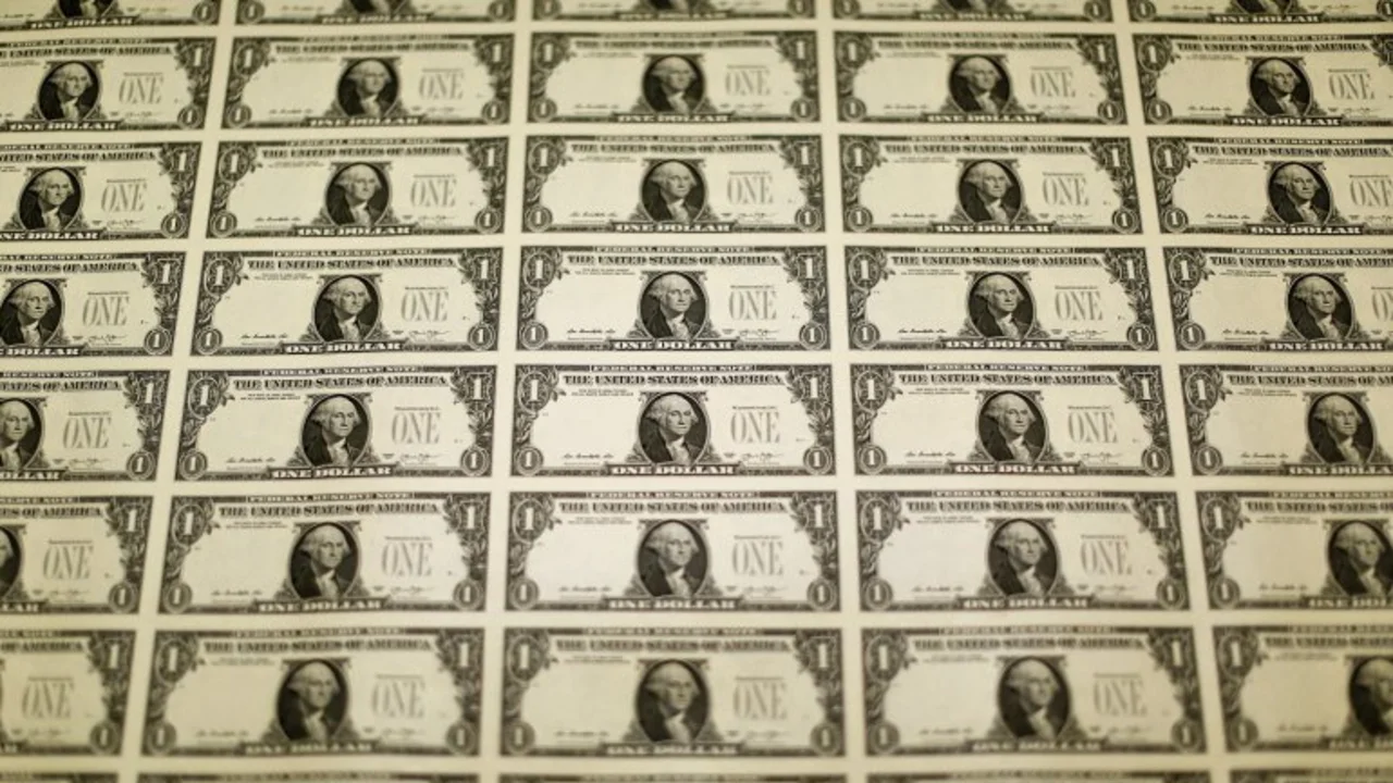 Dólar hoy: el blue cayó tres centavos a $12,58