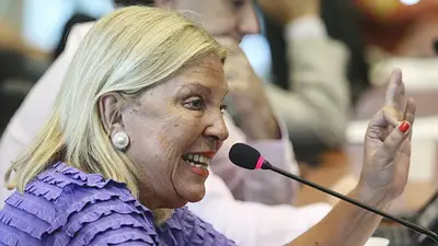 Carrió le pidió a Lorenzetti que deje de llorar por "cansancio moral" Carrió le pidió a Lorenzetti que deje de llorar por "cansancio moral"