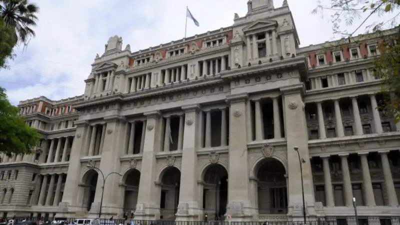 En medio del conflicto con la Corte, el Gobierno aumentó el presupuesto para el Poder Judicial En medio del conflicto con la Corte, el Gobierno aumentó el presupuesto para el Poder Judicial