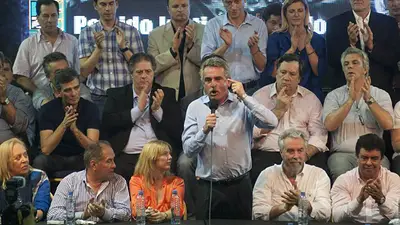 Rossi también acató el pedido de Cristina y retiró su candidatura presidencial Rossi también acató el pedido de Cristina y retiró su candidatura presidencial