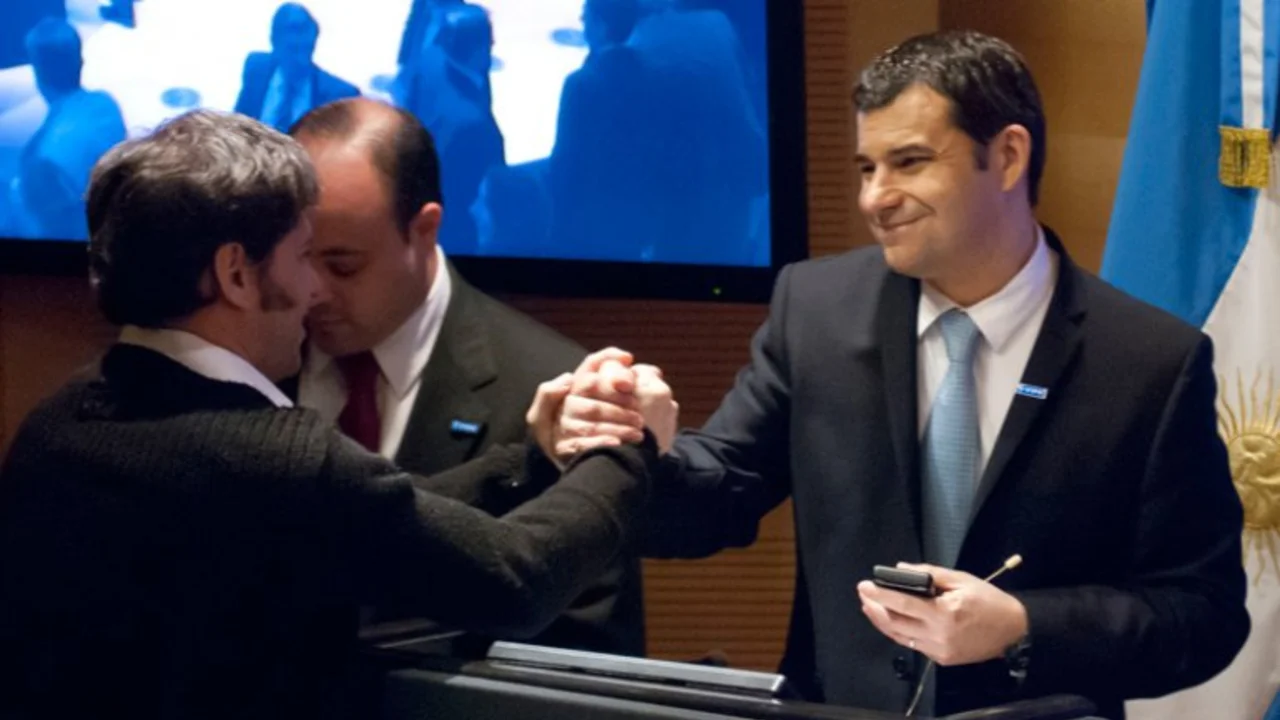 YPF desmiente que Kicillof cobre un sueldo como director