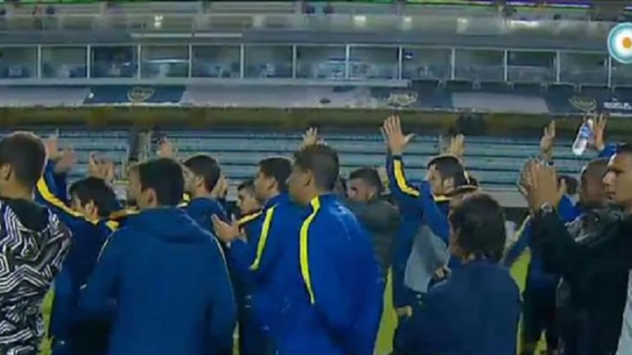 La increíble excusa de Osvaldo por el saludo a la barra brava