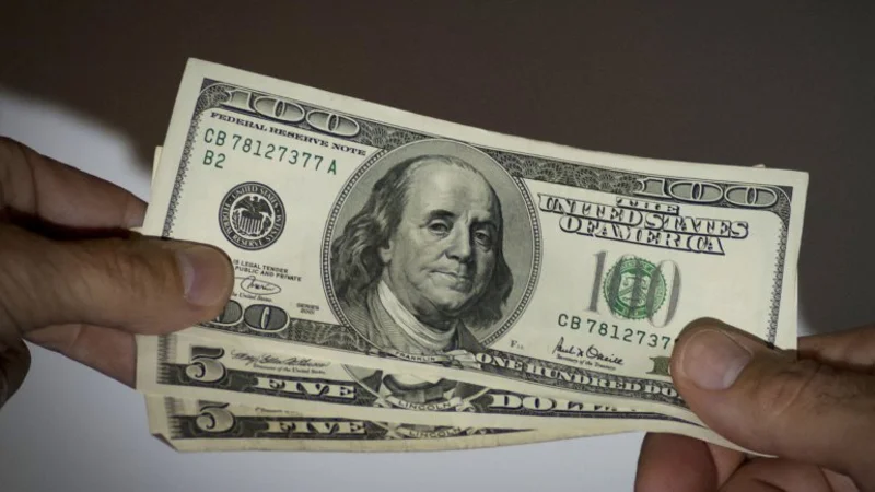 Dólar blue ascendió un centavo a $12,66