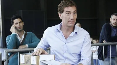 Santilli también le baja el pulgar a Massa como gobernador del PRO Santilli también le baja el pulgar a Massa como gobernador del PRO