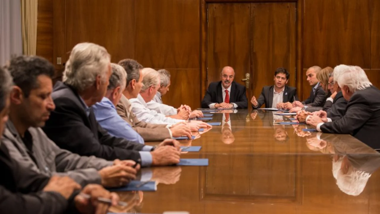 Paritarias: el gobierno se reunió con gremios y cerraron aumentos del 27%