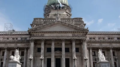 Los presidenciables opositores: entre el ausentismo y la pasividad legislativa Los presidenciables opositores: entre el ausentismo y la pasividad legislativa