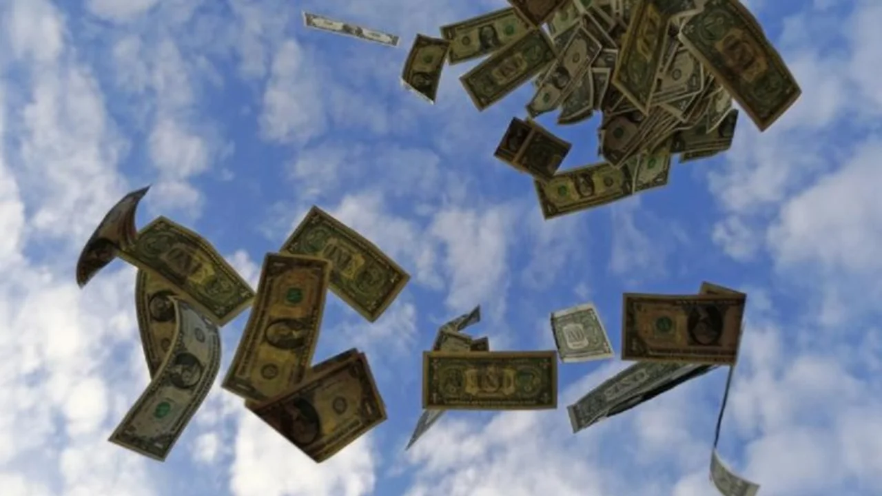 El dólar blue retrocede dos centavos a $12,62
