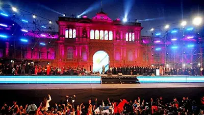 Continúan los festejos populares por el aniversario de la Revolución de Mayo Continúan los festejos populares por el aniversario de la Revolución de Mayo