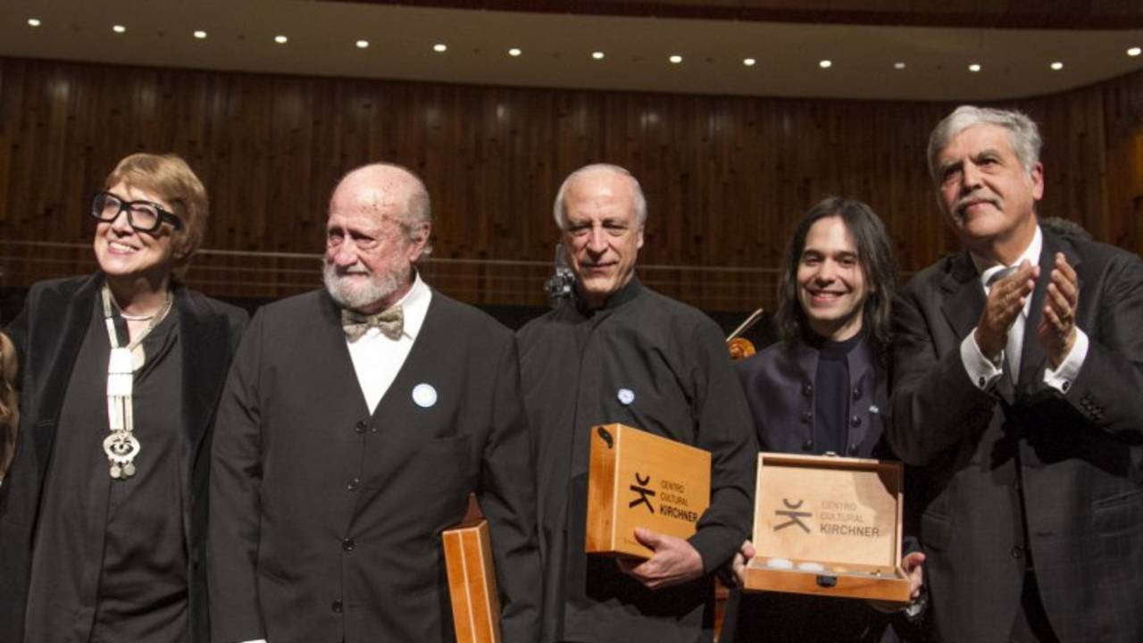 Se inauguró la sala La Ballena Azul para festejar el 25 de mayo