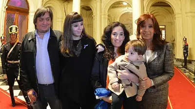 Cristina se despide: se muestra por primera vez con toda su familia Cristina se despide: se muestra por primera vez con toda su familia