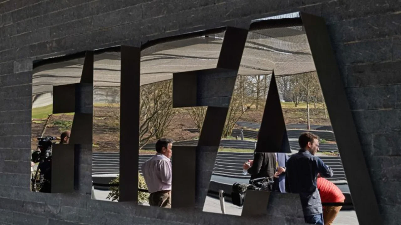 Pese al escándalo, la FIFA dice que igual celebrará sus elecciones