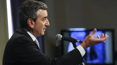 Randazzo acusa a "gurú económico" de Scioli de querer pagar a buitres Randazzo acusa a "gurú económico" de Scioli de querer pagar a buitres