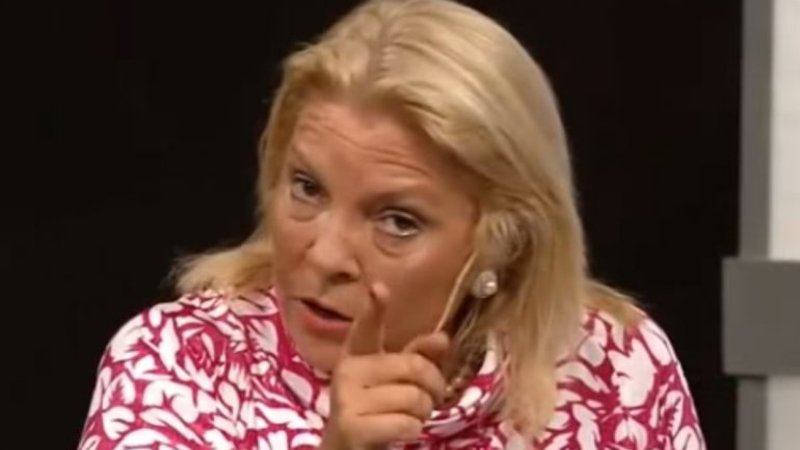 Carrió dijo que "no hay despidos" y pidió "no comprar fideos"