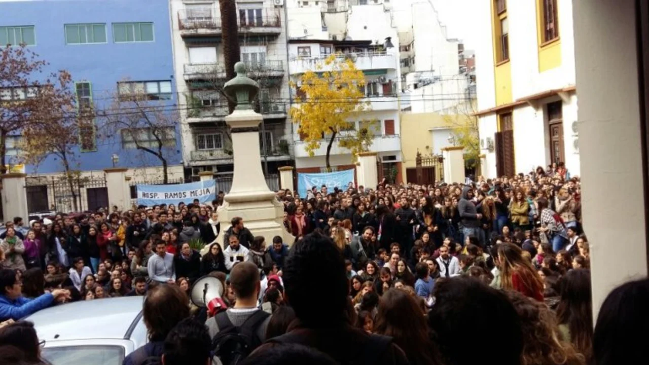 Médicos residentes reclaman reapertura de paritarias