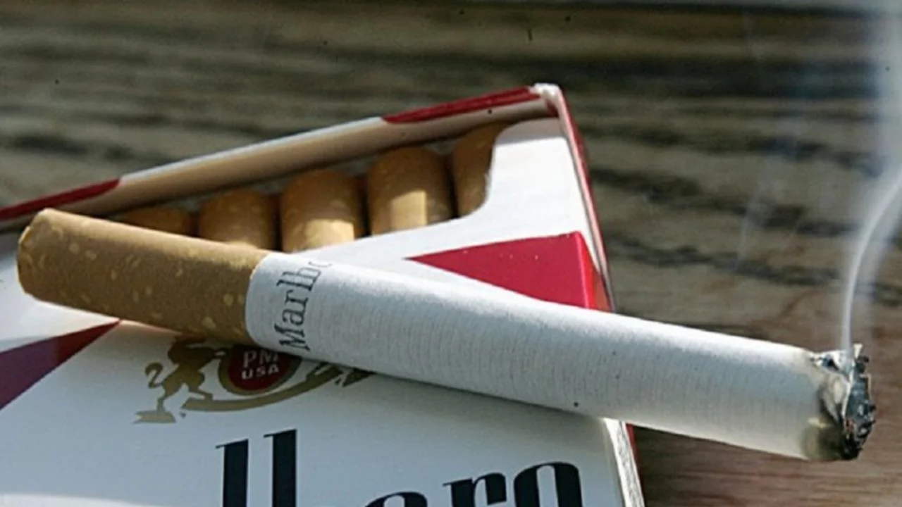 Por la caída de las ventas, bajan los precios de los cigarrillos
