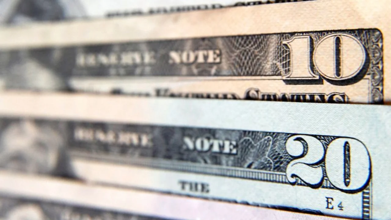 El dólar cotiza a $14,43