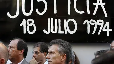 Atentando a la AMIA: piden a Macri desclasificar archivos de inteligencia Atentando a la AMIA: piden a Macri desclasificar archivos de inteligencia
